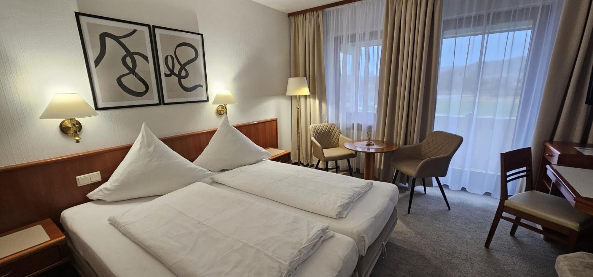 Hotel Garni Vierjahreszeiten Bad Staffelstein Esterno foto