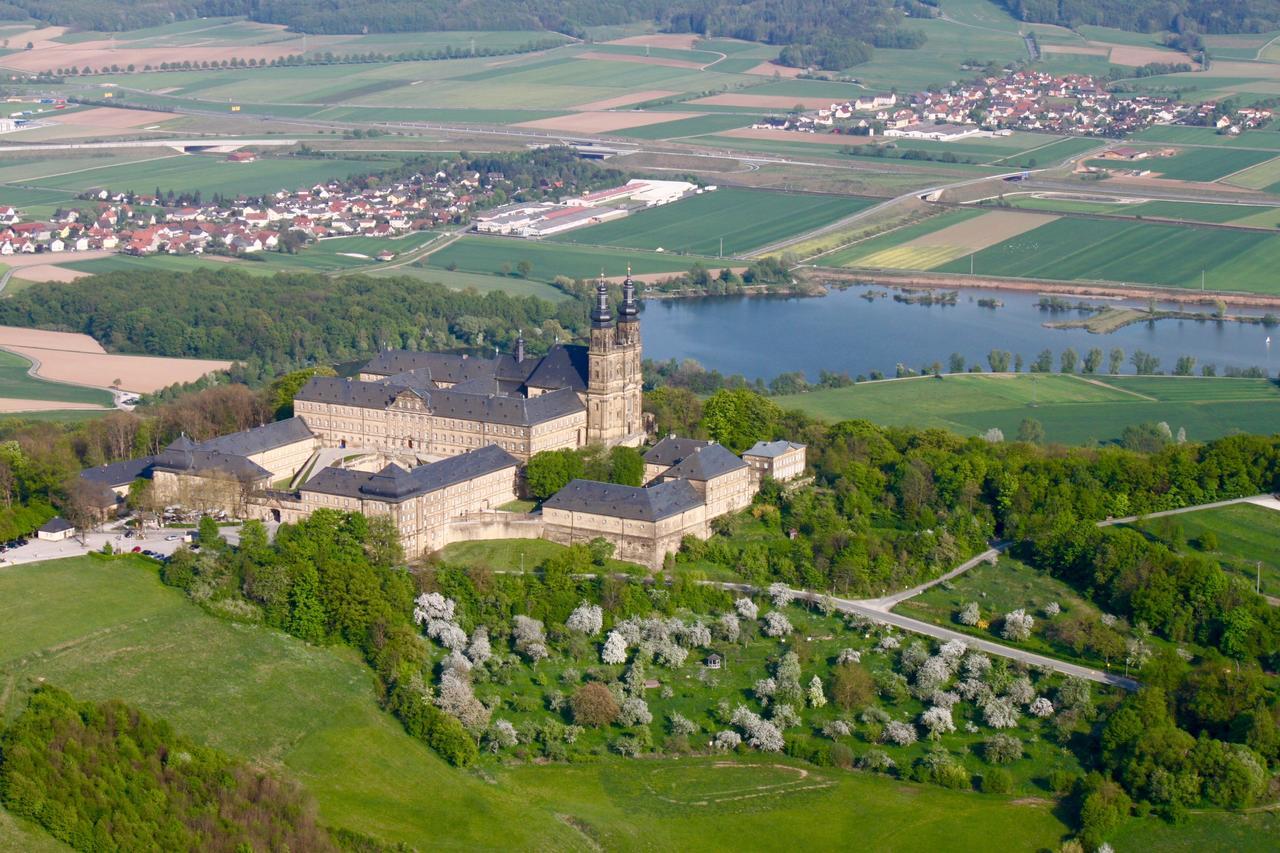Hotel Garni Vierjahreszeiten Bad Staffelstein Esterno foto